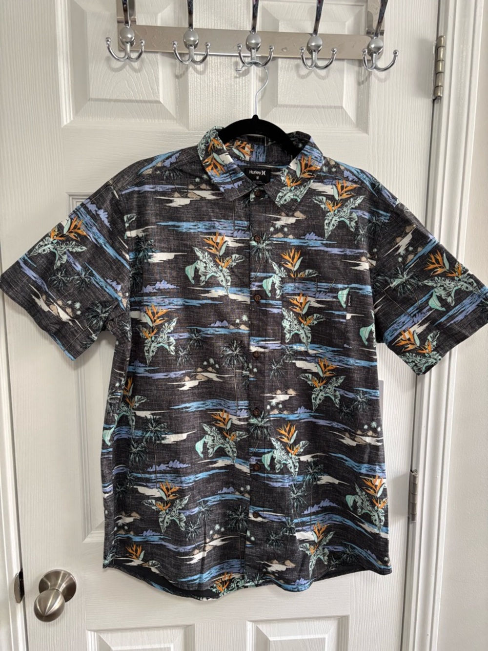 NWT Hurley Men’s Black Tropical Button-Up Shirt